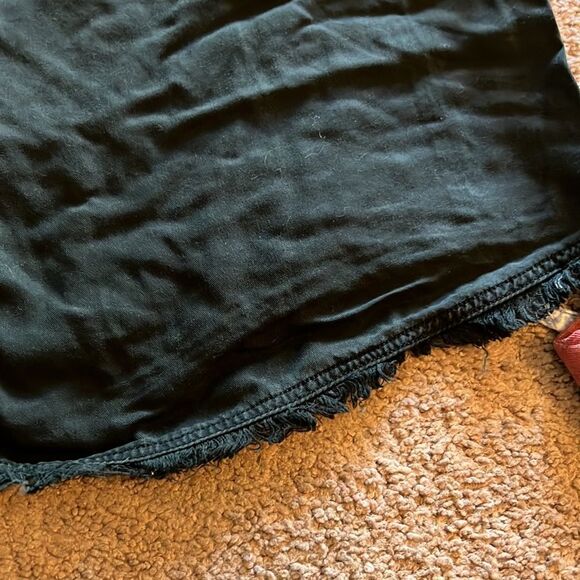 Thread & supply large black dress - Picture 4 of 7